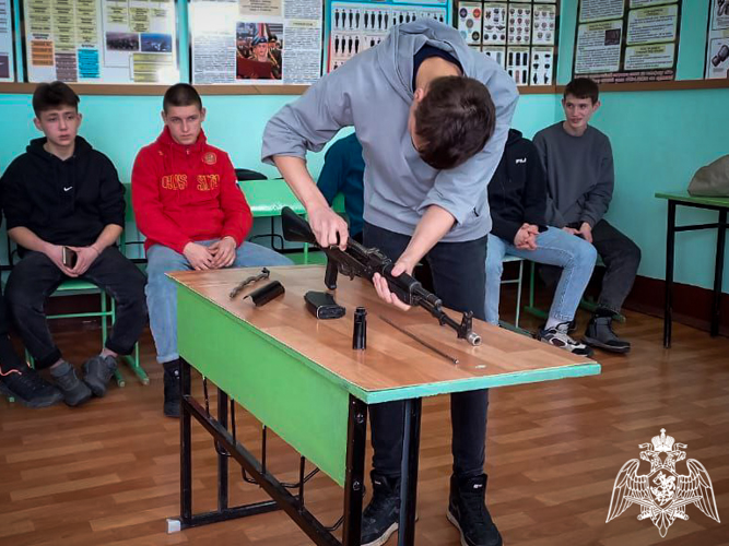 Офицер Росгвардии провел тематическую спартакиаду с учащимися аграрно-технологического техникума