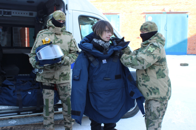 В преддверии Дня защитника Отечества школьники Чебоксар посетили базу ОМОН «Сувар» 
