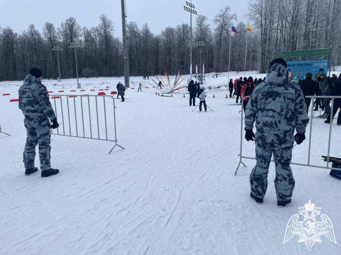 Личный состав Управления Росгвардии Чувашии принял участие в обеспечении правопорядка на «Лыжне России - 2025»