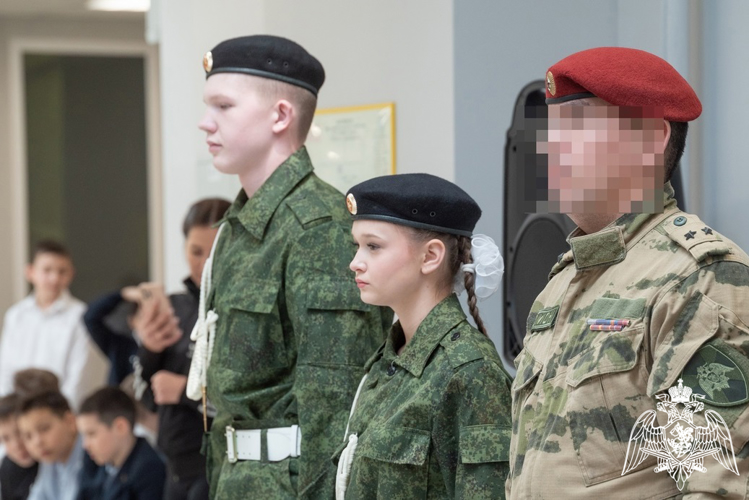 Сотрудники Управления Росгвардии по Чувашской Республике – Чувашии вошли в состав жюри смотра строя и песни в 65-й школе города Чебоксары