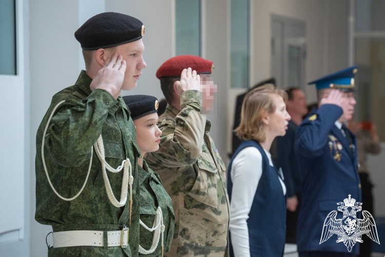 Сотрудники Управления Росгвардии по Чувашской Республике – Чувашии вошли в состав жюри смотра строя и песни в 65-й школе города Чебоксары