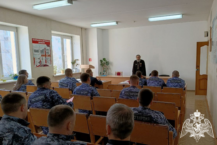 В отделе вневедомственной охраны Росгвардии по городу Чебоксары состоялась встреча со священнослужителем 