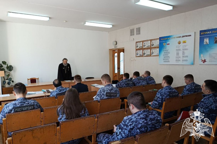 В отделе вневедомственной охраны Росгвардии по городу Чебоксары состоялась встреча со священнослужителем 
