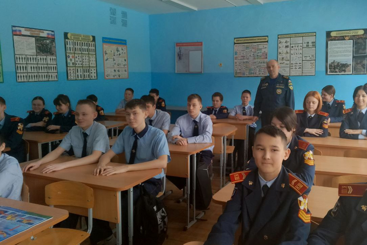 «Урок безопасности» состоялся в подшефном кадетском классе Управления Росгвардии по Чувашии