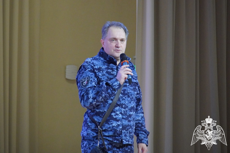 В Чебоксарах торжественную клятву произнесли юные росгвардейцы 65-й школы