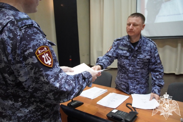 Сотрудники и военнослужащие Росгвардии присоединились к всероссийской акции «Диктант Победы» в Чебоксарах