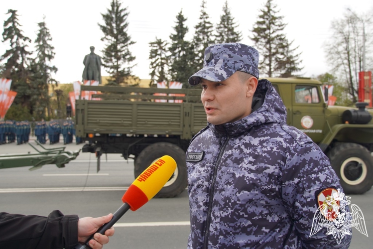 Сотрудники и военнослужащие Управления Росгвардии по Чувашской Республике - Чувашии приняли участие в репетиции торжественного марша, посвященного Дню Победы