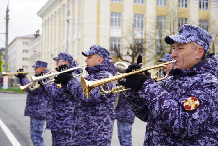 Сотрудники и военнослужащие Управления Росгвардии по Чувашской Республике - Чувашии приняли участие в репетиции торжественного марша, посвященного Дню Победы