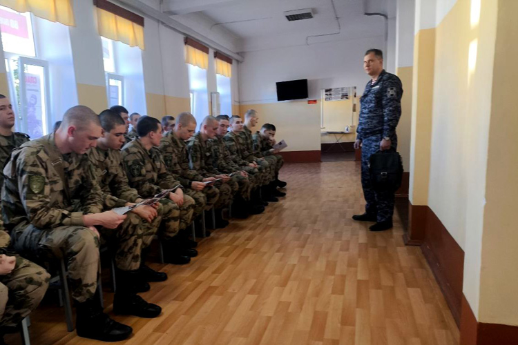 Сотрудники вневедомственной охраны Чувашии встретились с военнослужащими по призыву в воинских частях Приволжского ордена Жукова округа 