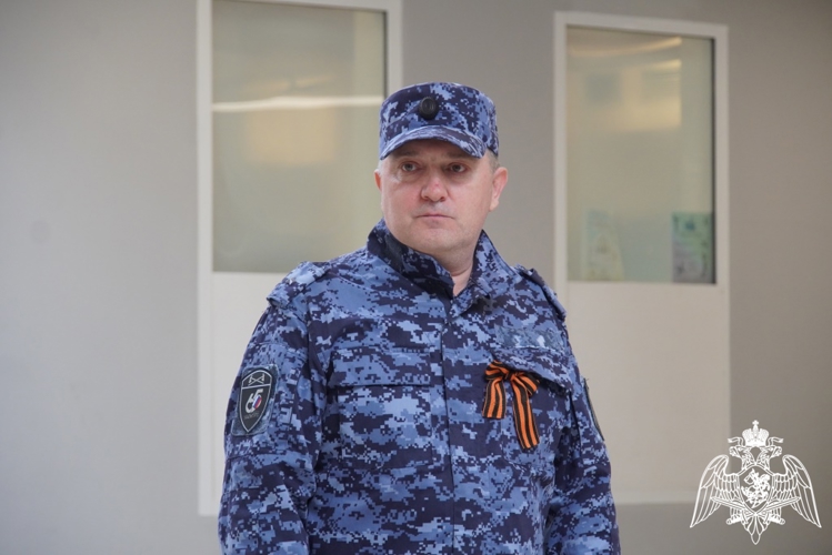 Юные росгвардейцы средней школы № 65 города Чебоксары получили специальные звания и Георгиевские ленточки