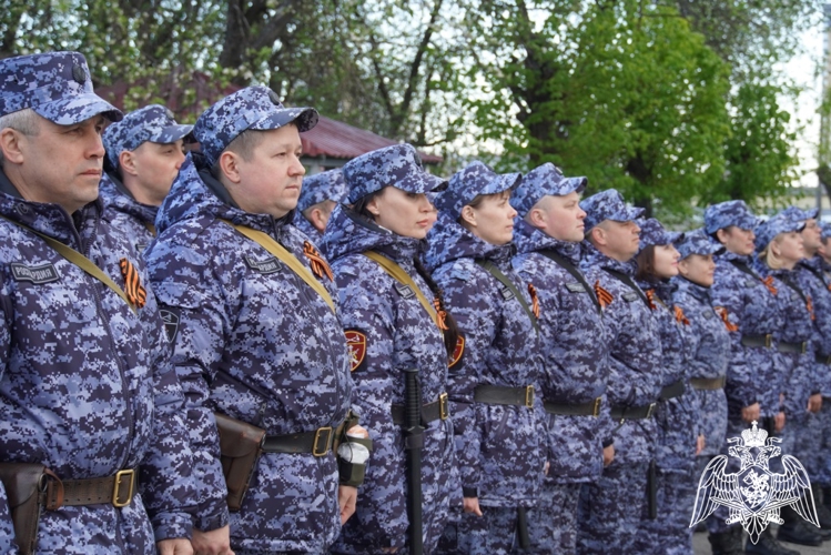 В Чебоксарах сотрудники Росгвардии обеспечили безопасность граждан во время праздничных мероприятий, посвященных Дню Победы 