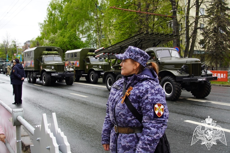 В Чебоксарах сотрудники Росгвардии обеспечили безопасность граждан во время праздничных мероприятий, посвященных Дню Победы 
