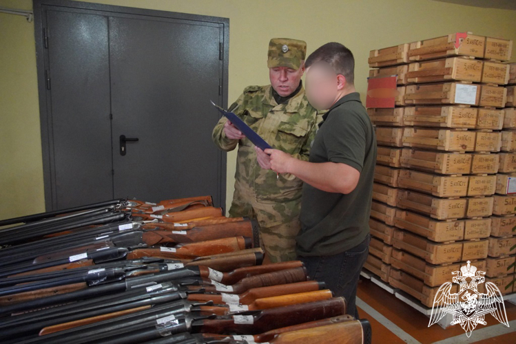 В Управлении Росгвардии по Чувашии состоялась передача партии охотничьего оружия для нужд СВО