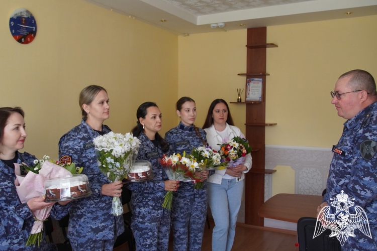 Начальник Управления Росгвардии по Чувашии поздравил специалистов финансовой и правовой службы с профессиональными праздниками