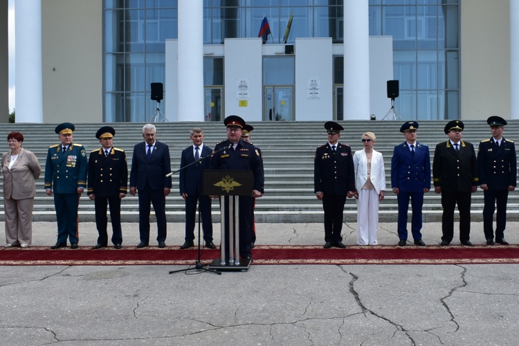 Начальник Управления Росгвардии по Чувашии поздравил региональное МВД со 105-летней годовщиной со дня образования