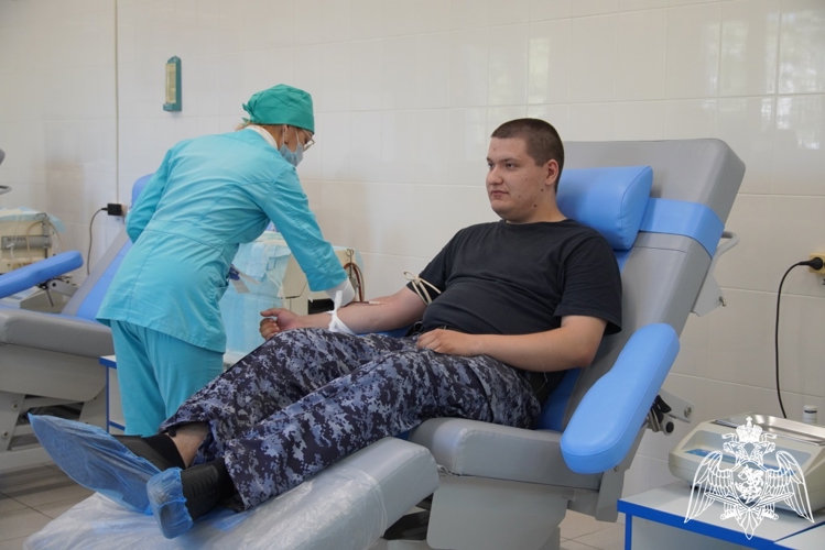 Более 25 литров донорской крови сдали росгвардейцы Чувашии с начала 2025 года