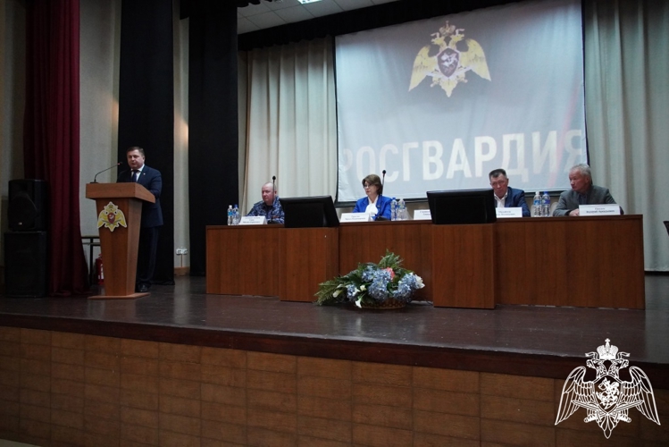 В региональном Управлении Росгвардии состоялась встреча личного состава с вице-премьером Правительства и министром здравоохранения Чувашии