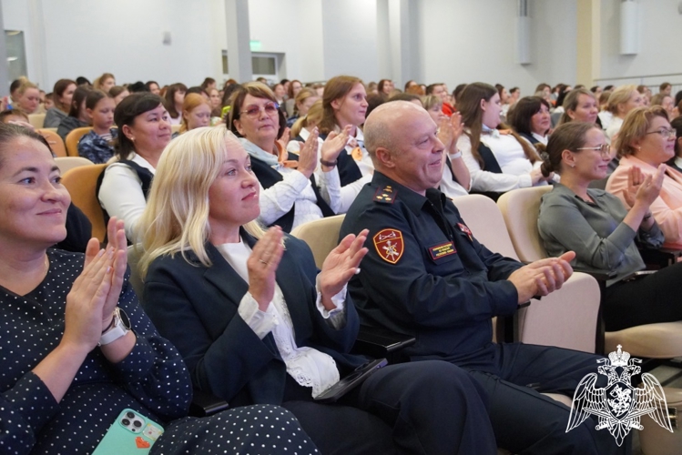 Заместитель начальника Управления Росгвардии Чувашии принял участие в торжественном мероприятии в 65-й чебоксарской школе