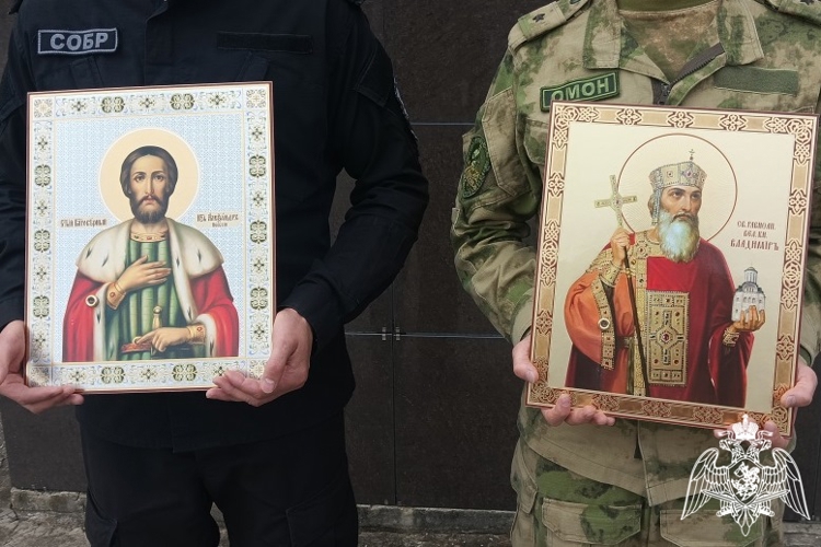 В Чебоксарах состоялась торжественная передача походных икон спецподразделениям Росгвардии