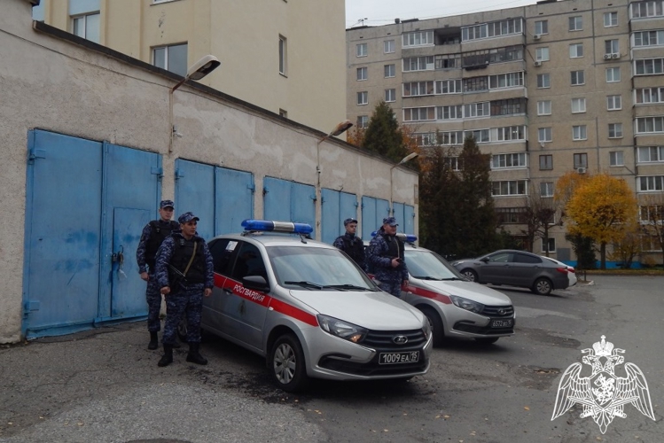 В Росгвардии стартовал фото-челлендж «Связь поколений», посвященный Дню вневедомственной охраны
