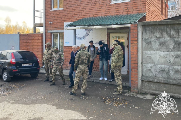 Сотрудники ОМОН «Сувар» вместе с коллегами из МВД выявили нарушителей миграционного законодательства