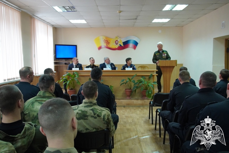 В Чебоксарах личный состав ОМОН «Сувар» встретился с представителями Российской Ассоциации Героев