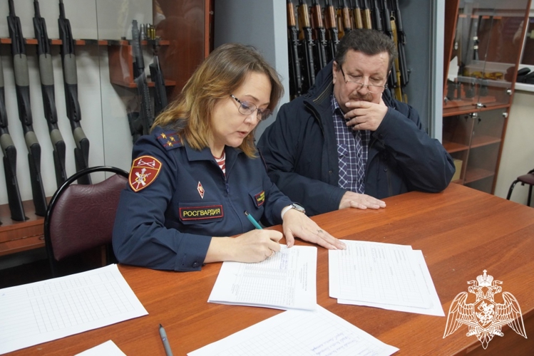 Управление Росгвардии по Чувашской Республике организовало соревнования по пулевой стрельбе среди СМИ 