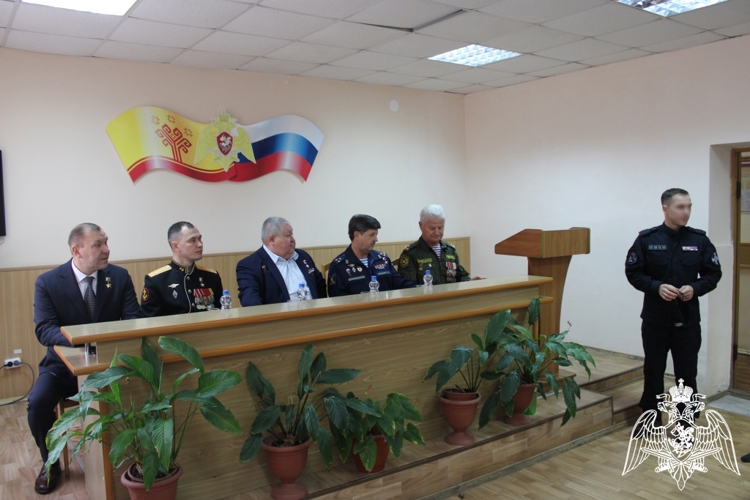 В Чебоксарах личный состав ОМОН «Сувар» встретился с представителями Российской Ассоциации Героев