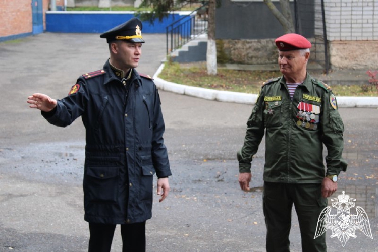 В Чебоксарах личный состав ОМОН «Сувар» встретился с представителями Российской Ассоциации Героев