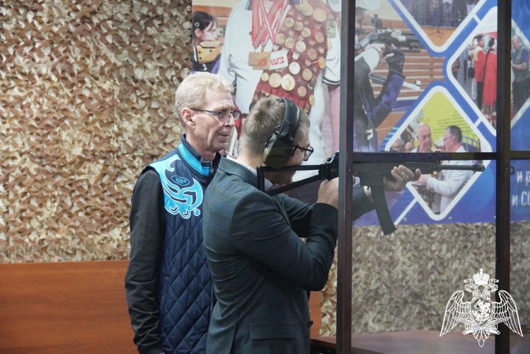 Управление Росгвардии по Чувашской Республике организовало соревнования по пулевой стрельбе среди СМИ 