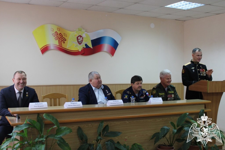 В Чебоксарах личный состав ОМОН «Сувар» встретился с представителями Российской Ассоциации Героев