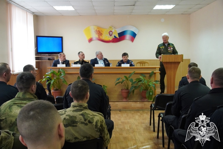 В Чебоксарах личный состав ОМОН «Сувар» встретился с представителями Российской Ассоциации Героев