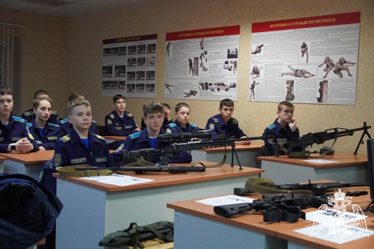 Учащиеся Кадетского корпуса Приволжского федерального округа посетили базу ОМОН «Сувар»