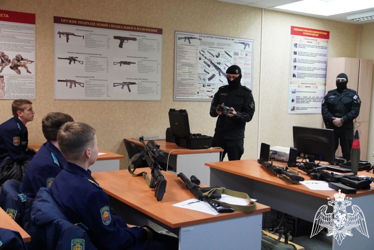 Учащиеся Кадетского корпуса Приволжского федерального округа посетили базу ОМОН «Сувар»