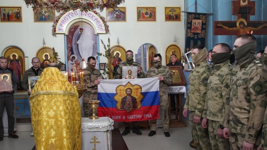 Росгвардейцам Чувашии вручены походная икона и стяг с изображением Святого Александра Невского 