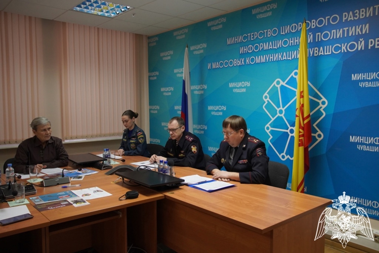 В Чувашии сотрудники Росгвардии совместно с коллегами из МВД и МЧС провели брифинг, посвященный безопасности граждан в новогодние праздники