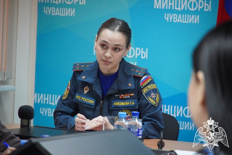 В Чувашии сотрудники Росгвардии совместно с коллегами из МВД и МЧС провели брифинг, посвященный безопасности граждан в новогодние праздники