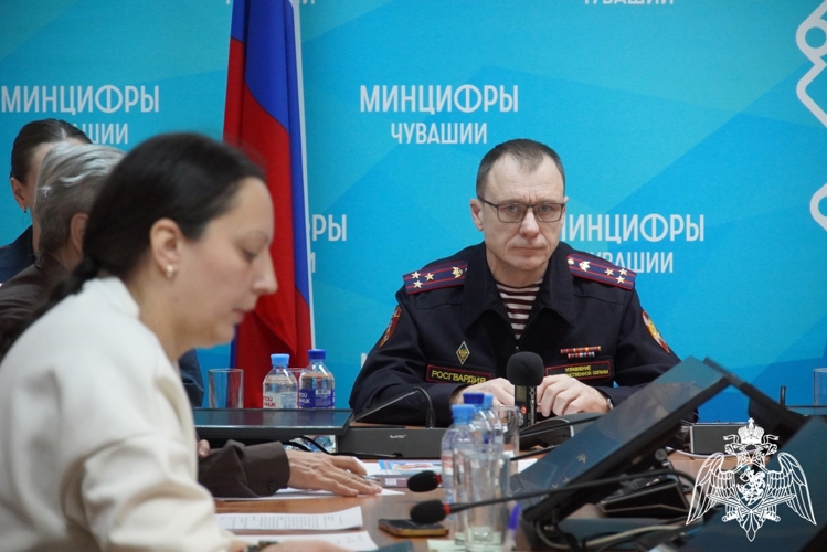 В Чувашии сотрудники Росгвардии совместно с коллегами из МВД и МЧС провели брифинг, посвященный безопасности граждан в новогодние праздники