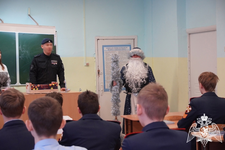 Росгвардейцы Чувашии присоединились к всероссийской ведомственной акции «Дед Мороз специального назначения»