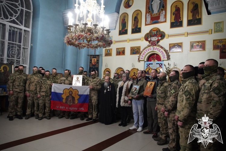 Росгвардейцам Чувашии вручены походная икона и стяг с изображением Святого Александра Невского 