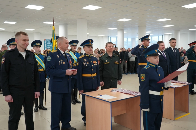 Офицер Росгвардии принял участие в открытии макета истребителя И-16 в Чувашском кадетском корпусе ПФО