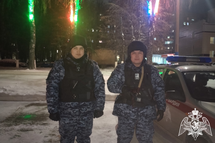 В Чебоксарах росгвардейцы обеспечили безопасность горожан в новогоднюю ночь
