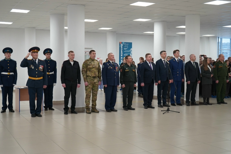 Офицер Росгвардии принял участие в открытии макета истребителя И-16 в Чувашском кадетском корпусе ПФО