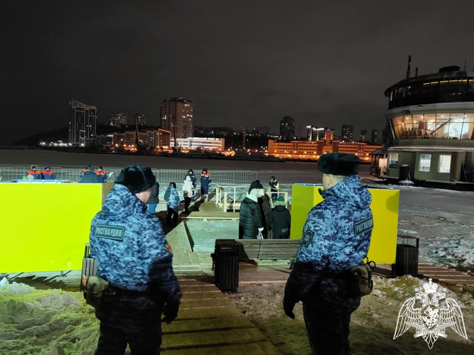 В Чебоксарах росгвардейцы приняли участие в обеспечении безопасности граждан в крещенскую ночь