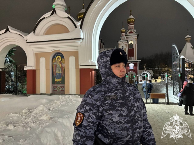В Чебоксарах росгвардейцы приняли участие в обеспечении безопасности граждан в крещенскую ночь