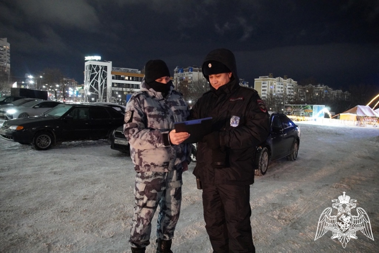 В Чебоксарах росгвардейцы обеспечили безопасность горожан в новогоднюю ночь