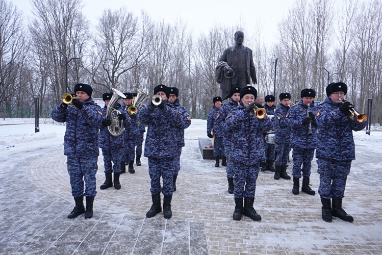 Военный оркестр «Волжские берега» принял участие в открытии памятника Семену Матвеевичу Ислюкову в Чебоксарах