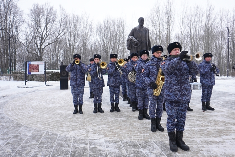 Военный оркестр «Волжские берега» принял участие в открытии памятника Семену Матвеевичу Ислюкову в Чебоксарах