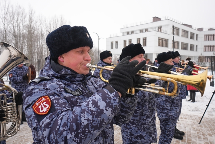 Военный оркестр «Волжские берега» принял участие в открытии памятника Семену Матвеевичу Ислюкову в Чебоксарах