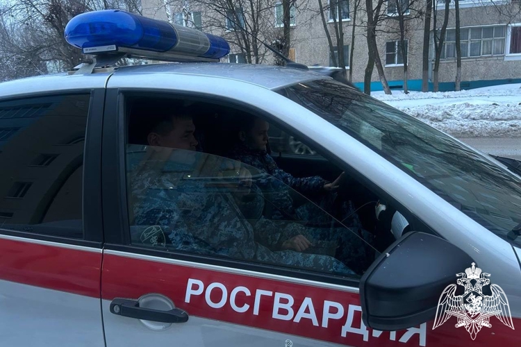 В Чебоксарах росгвардейцы приняли участие в тренировке действий сотрудников предприятия в случае обнаружения подозрительного предмета 